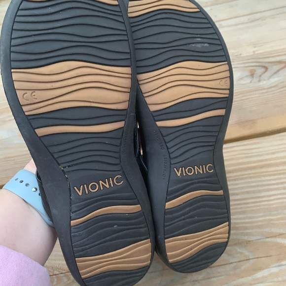 VIONIC Flip Flops - Picture 4 of 4
